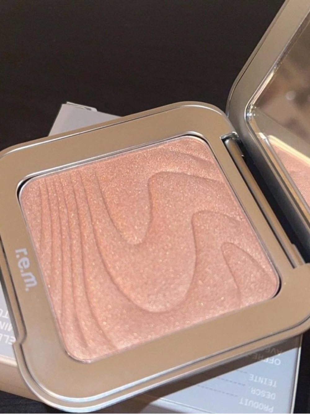 r.e.m. Beauty Luminous Highlighter — miss saturn